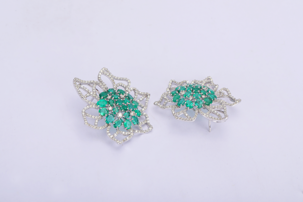 18K GOLD EARRINGS STUDDED WITH DIAMOND & EMERALDS