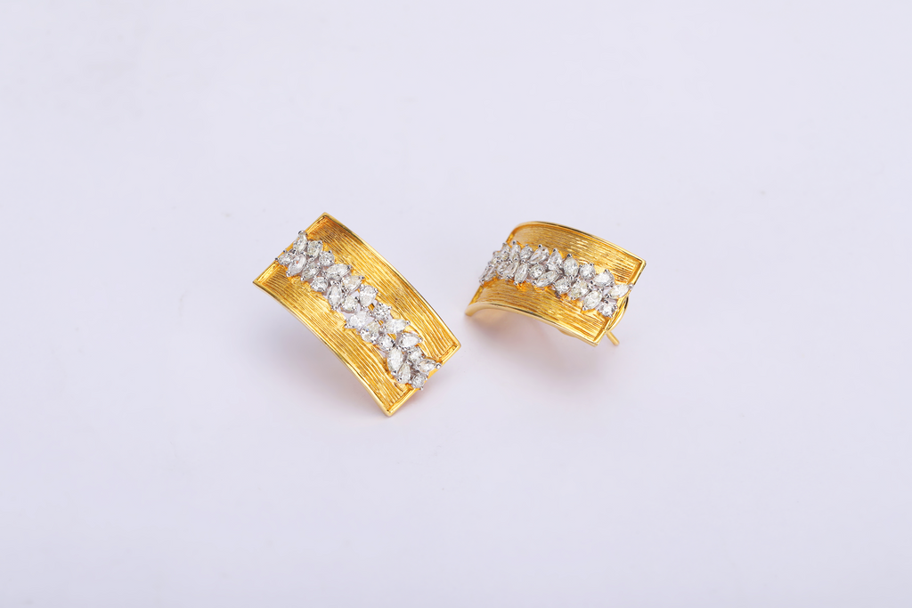 14K GOLD EARRINGS STUDDED WITH NATURAL DIAMONDS