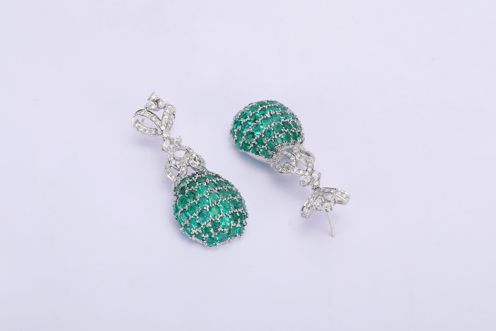 14K GOLD EARRINGS STUDDED WITH DIAMOND & EMERALDS