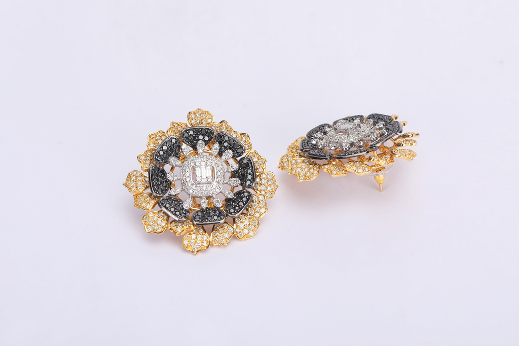 18K GOLD EARRINGS STUDDED BLACK, YELLOW AND WHITE NATURAL DIAMONDS