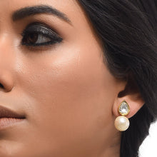 Load image into Gallery viewer, Boutique Kundan White Pan Studs