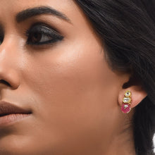 Load image into Gallery viewer, Boutique Kundan Red Geometric Studs